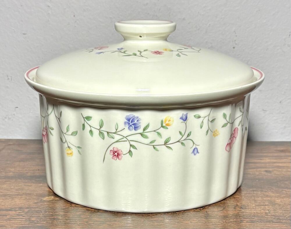 Vtg Johnson Brothers SUMMER CHINTZ 2.25Qt Covered Casserole Dish England chipped